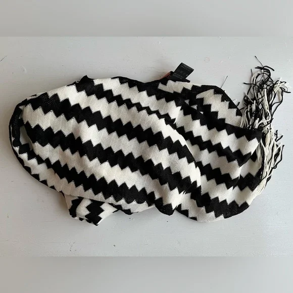 Missoni Zigzag Wool Blend Scarf Black & White - Picture 7 of 8